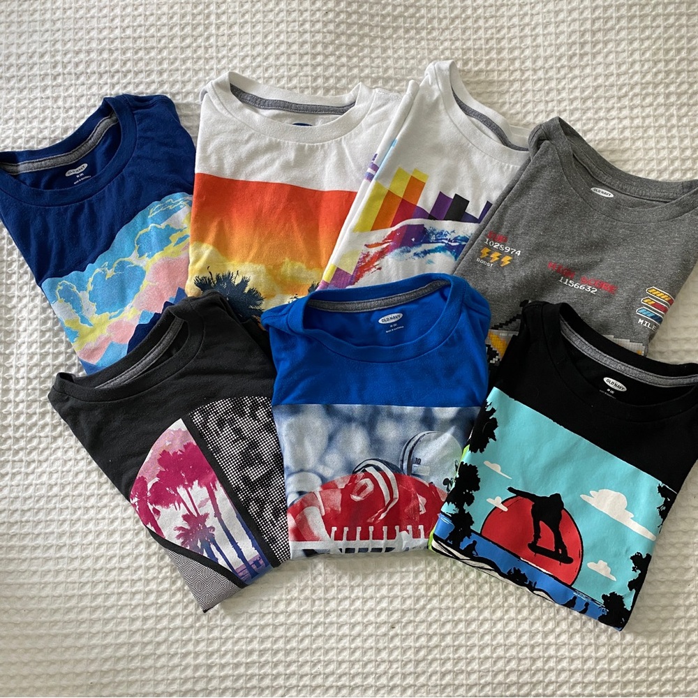 Boys Old Navy graphic tees